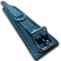 Gepolsterde Zwart Lederen Halsboei Met Contrasterende Stiksels Van NLLeather -Bondage - Boeien Verkoopwinkel NLleather hals perspectief 3