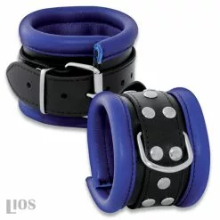 Saxos BDSM Toys Zwart-Blauwe Gepolsterde Lederen Polsboeien - 6,5 Cm Breed by Saxos -Bondage - Boeien Verkoopwinkel OS 0101 2B handfessel