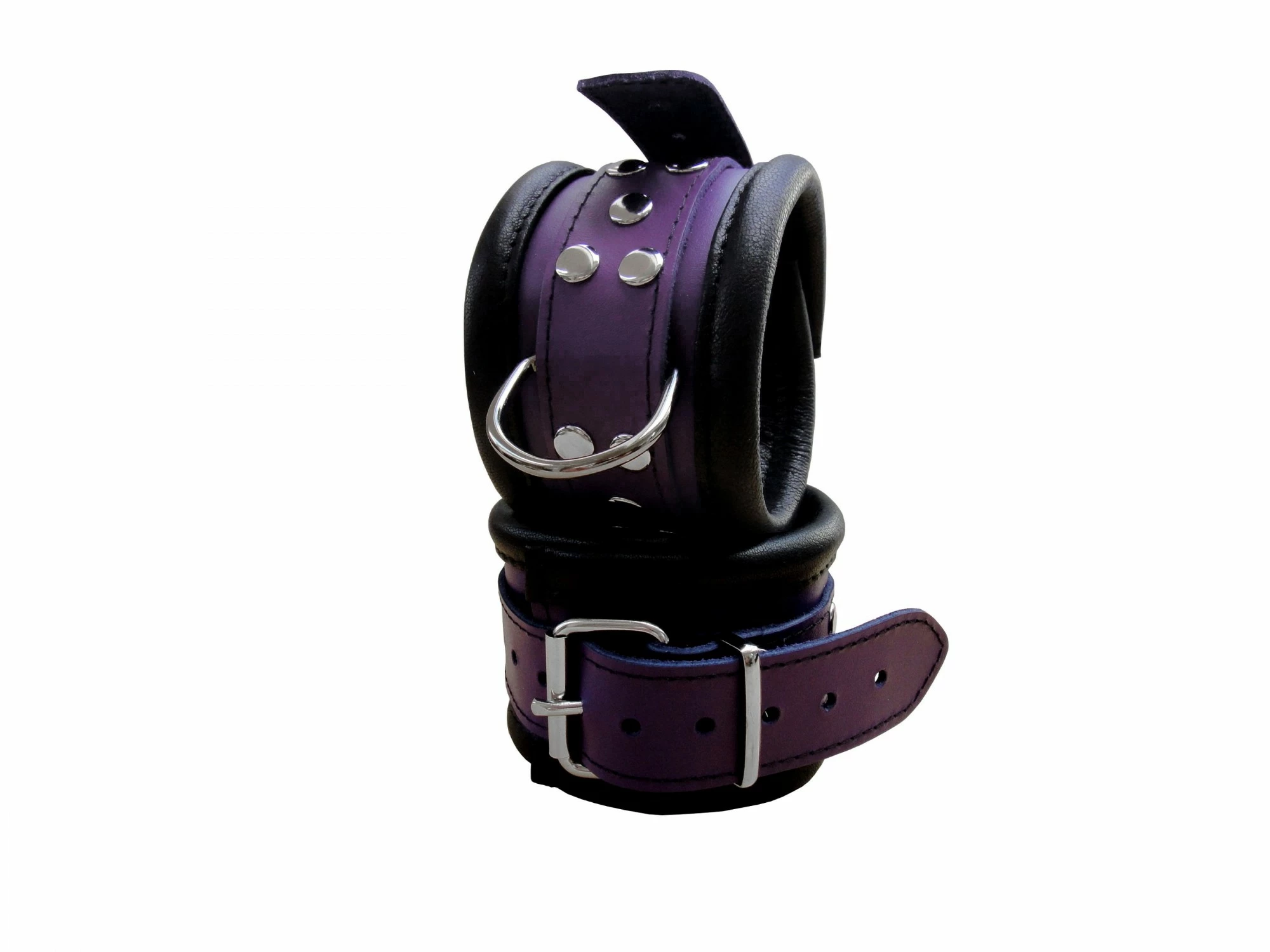 Saxos BDSM Toys Luxe Zwart-Paars Gepolsterde Lederen Polsboeien - 6,5 Cm Breed By Saxos 3 Saxos BDSM Toys Luxe Zwart-Paars Gepolsterde Lederen Polsboeien - 6,5 Cm Breed By Saxos