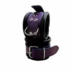 Saxos BDSM Toys Luxe Zwart-Paars Gepolsterde Lederen Polsboeien - 6,5 Cm Breed By Saxos