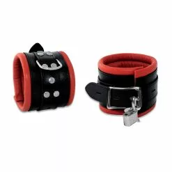 Saxos BDSM Toys Lederen Afsluitbare Enkelboeien Zwart / Rood Van Saxos -Bondage - Boeien Verkoopwinkel OS 0102 3RK