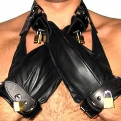 MAE-Toys The Pair Claw Mitt With Locks