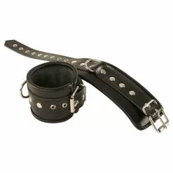 Lederen Polsboeien met Studs Van Ledapol