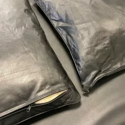Zwart Lederen Kussensloop Full-size (50 X 70 Cm) Van NLLeather -Bondage - Boeien Verkoopwinkel leather cusion cover 3 1