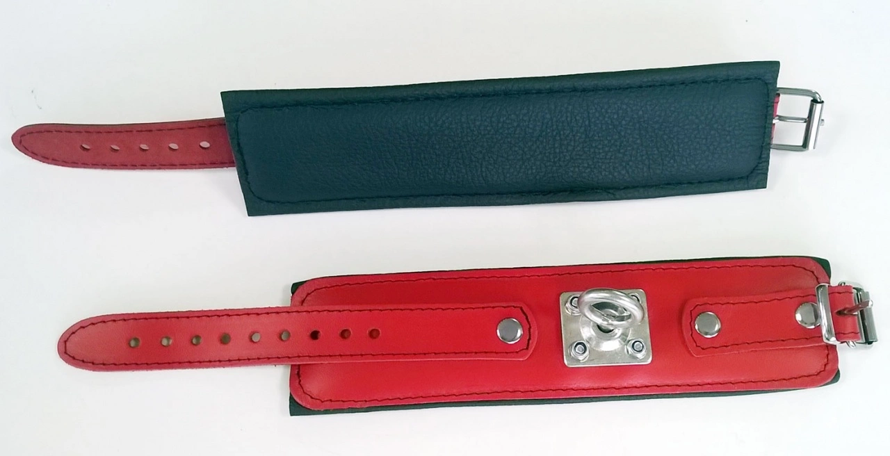 Saxos BDSM Toys Gepolsterde Rood Lederen Polsboeien Met Stevige Roterende O-ring By Saxos 4 Saxos BDSM Toys Gepolsterde Rood Lederen Polsboeien Met Stevige Roterende O-ring By Saxos - Afbeelding 2