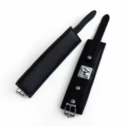 Saxos BDSM Toys Gepolsterde Zwart Lederen Polsboeien Met Stevige Roterende O-ring Van Saxos 8 Saxos BDSM Toys Gepolsterde Zwart Lederen Polsboeien Met Stevige Roterende O-ring Van Saxos -Bondage - Boeien Verkoopwinkel os 0100 2s p padded black leather wristcuff with strong rotating ring 20312 2