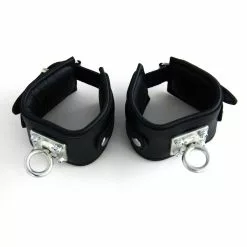 Saxos BDSM Toys Gepolsterde Zwart Lederen Polsboeien Met Stevige Roterende O-ring Van Saxos 9 Saxos BDSM Toys Gepolsterde Zwart Lederen Polsboeien Met Stevige Roterende O-ring Van Saxos -Bondage - Boeien Verkoopwinkel os 0100 2s p padded black leather wristcuff with strong rotating ring 20313 2