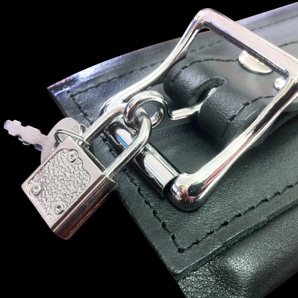 Saxos BDSM Toys Lederen Afsluitbare Enkelboeien Zwart Van Saxos 4 Saxos BDSM Toys Lederen Afsluitbare Enkelboeien Zwart Van Saxos - Afbeelding 2